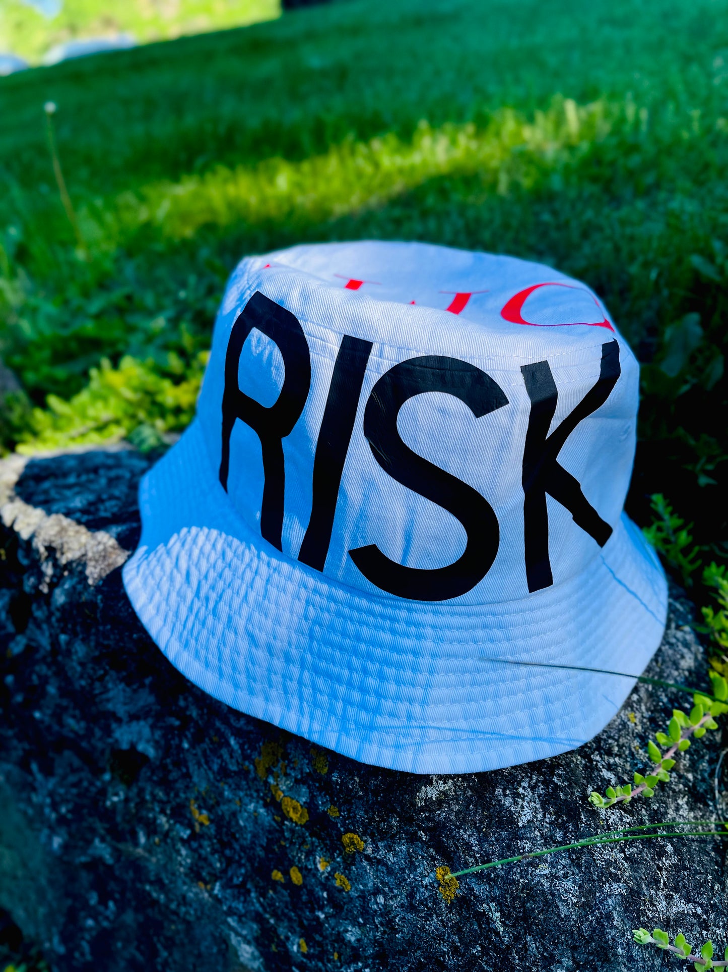 RICH OFF RISK BUCKET HAT